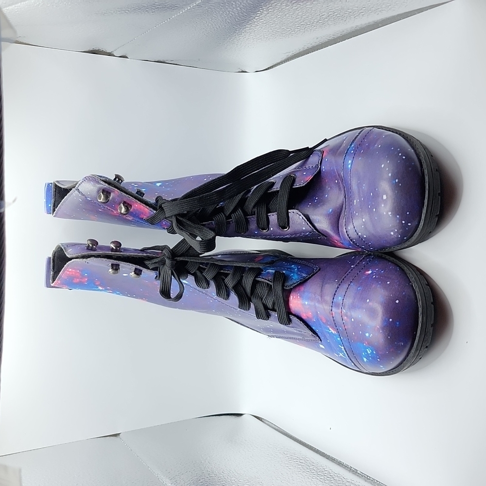 Hot Topic Galaxy size 9 boots